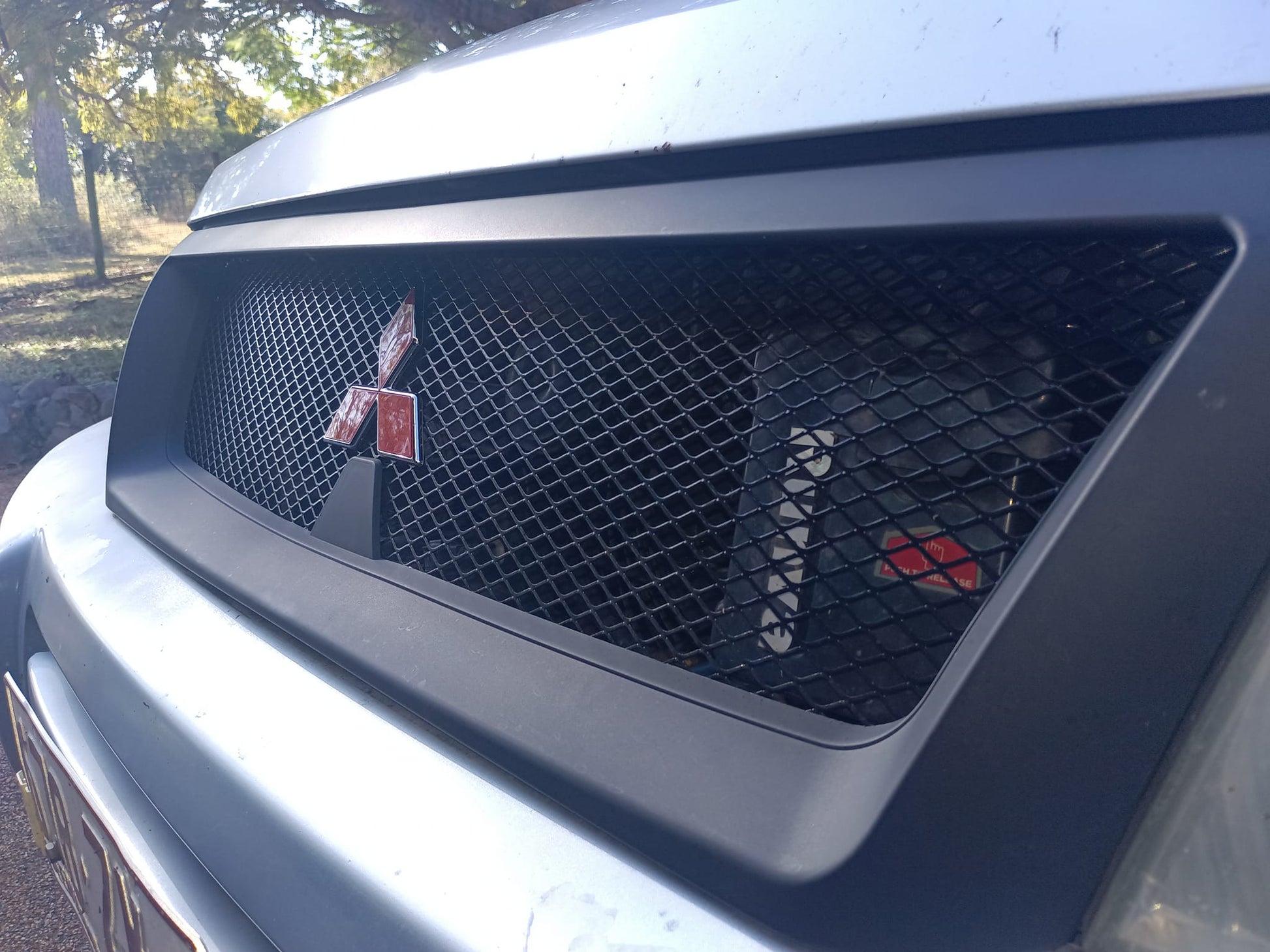 Mitsubishi Pajero Gen3 Mesh Grill